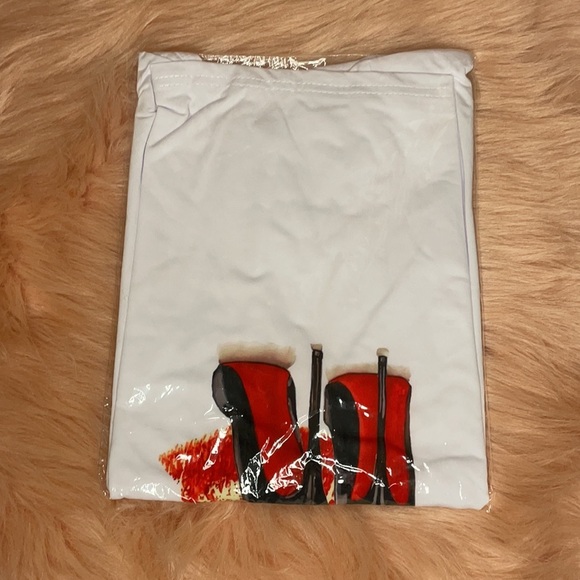 J. ELISE BOUTIQUE WOMEN’S White Graphic Print Round Neck Short Sleeve Shirt - Picture 8 of 10